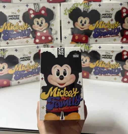 Сляпа кутия с ключодържател "Мики и семейството – сладки заедно"