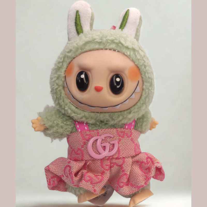 Labubu, готов за подвизи - Бонбонена усмивка