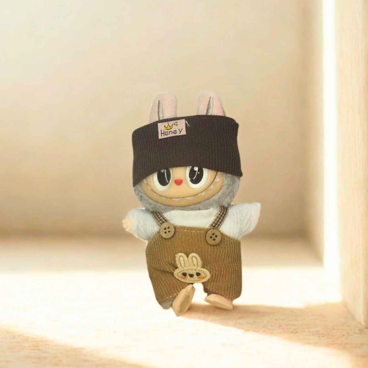 Labubu, готов за подвизи - Хъни