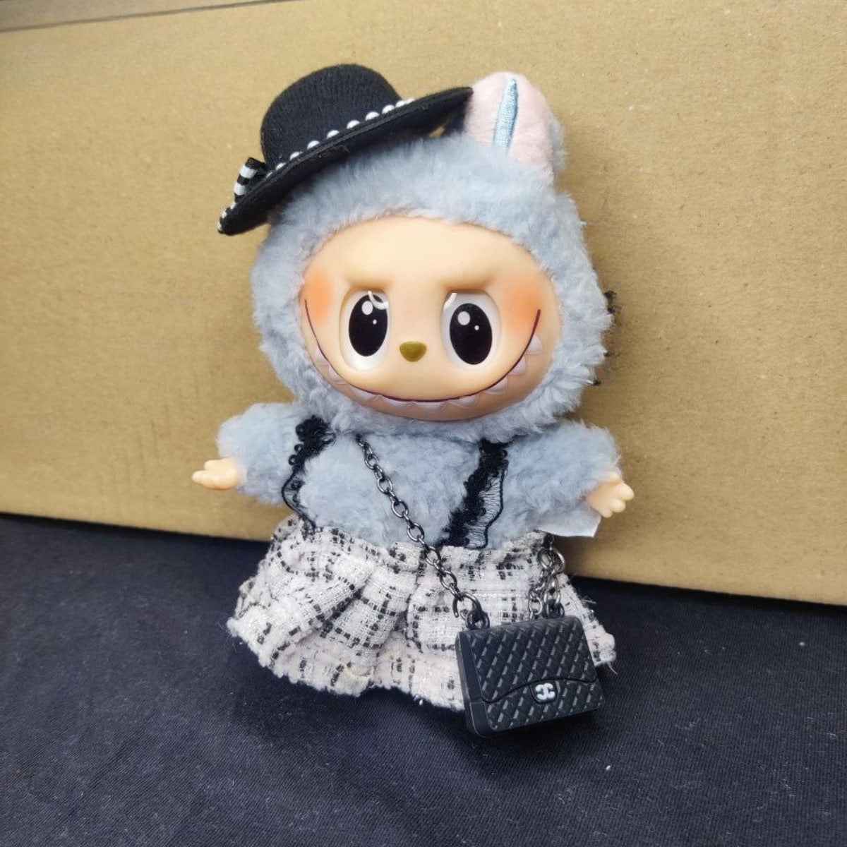 Labubu, готов за подвизи - Модна икона