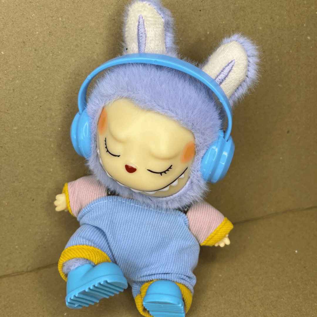 Labubu, готов за подвизи - Бени