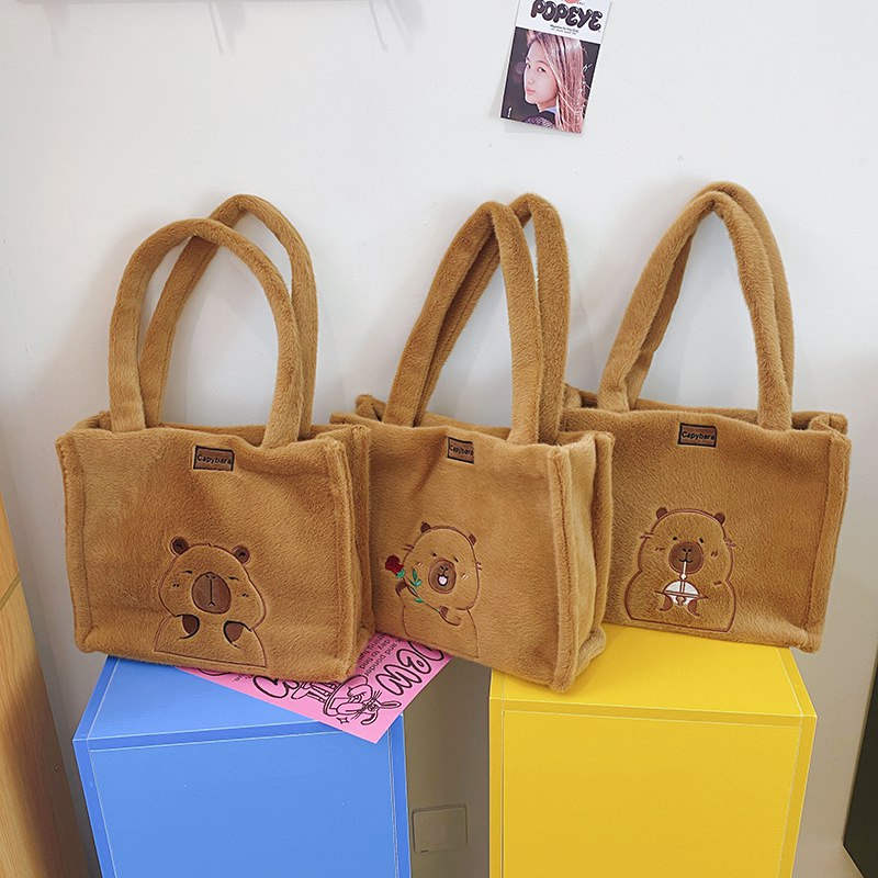 Плюшена капибара чанта – мекота, която носиш навсякъде