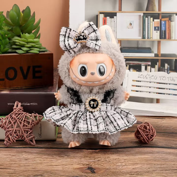 Labubu, готов за подвизи - Брошка