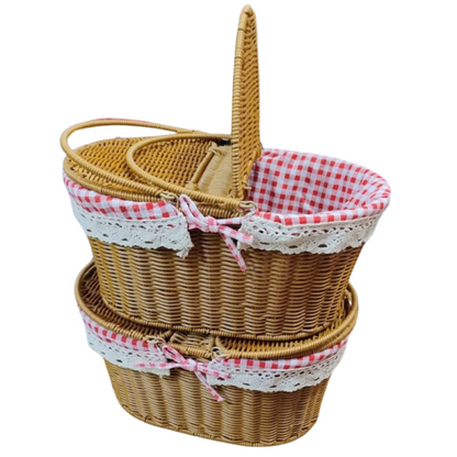 Класическа кошница за пикник с текстилна декорация