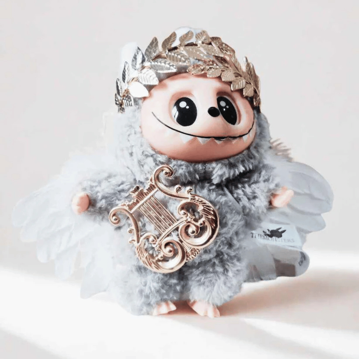 Labubu, готов за подвизи - Херувимче