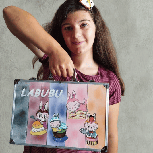 Метално куфарче за рисуване LABUBU - комплект от 106 части