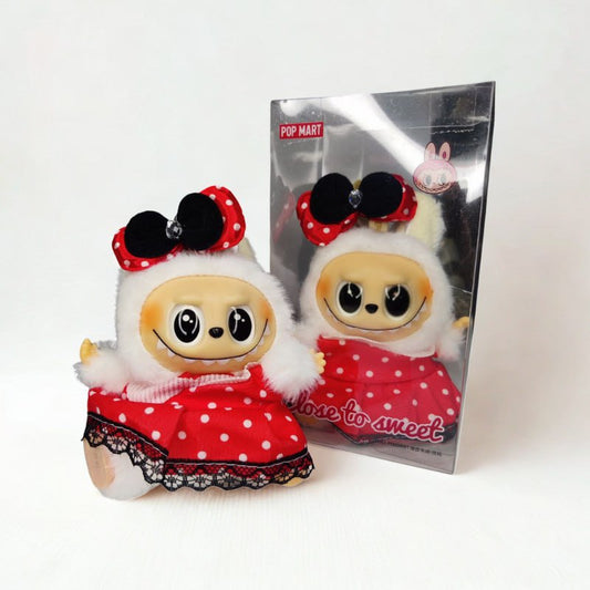 Labubu, готов за подвизи - Minnie Mouse