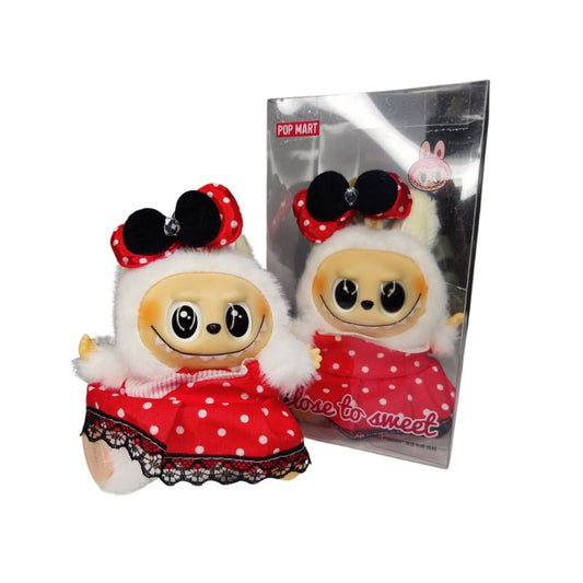 Labubu, готов за подвизи - Minnie Mouse