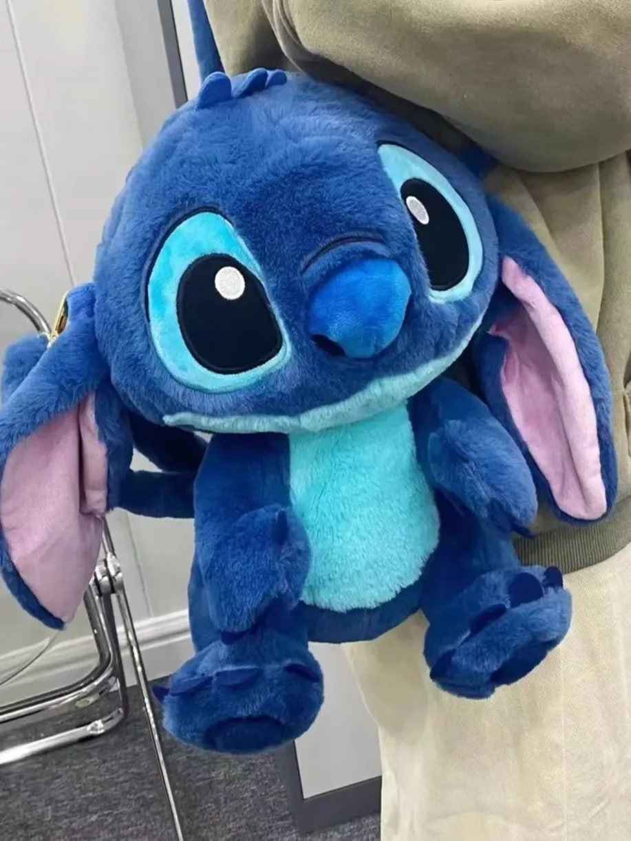 Плюшена раница Stitch – мека, сладка и удобна