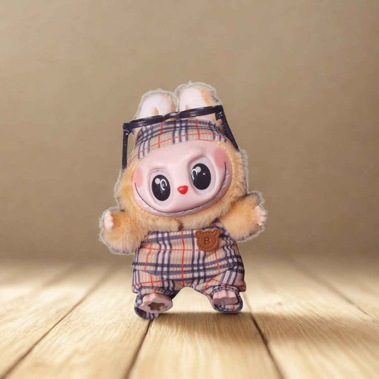 Labubu, готов за подвизи - Париж