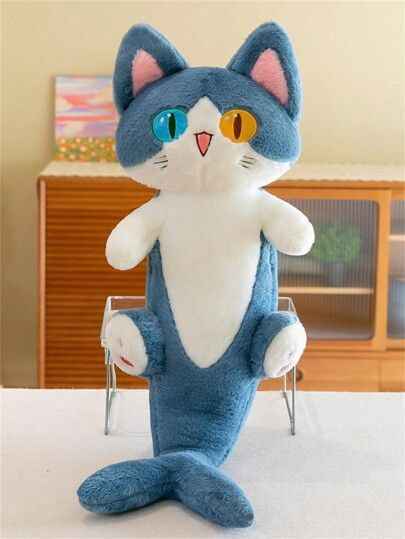 Плюшена котка-риба – Меко чудо с хетерохромни очи