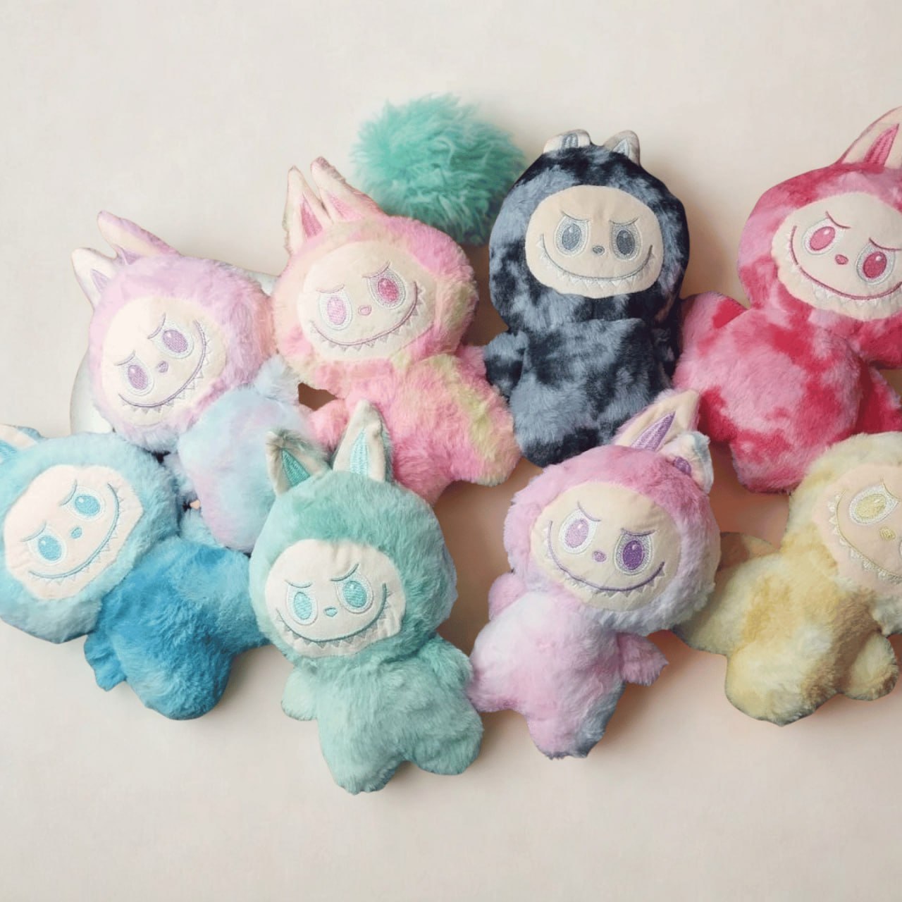 Плюшена играчка Labubu, 27 см (дъга)