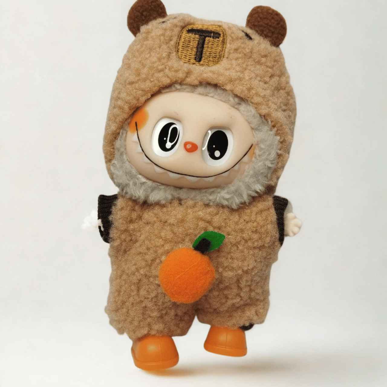 Labubu, готов за подвизи - Капи