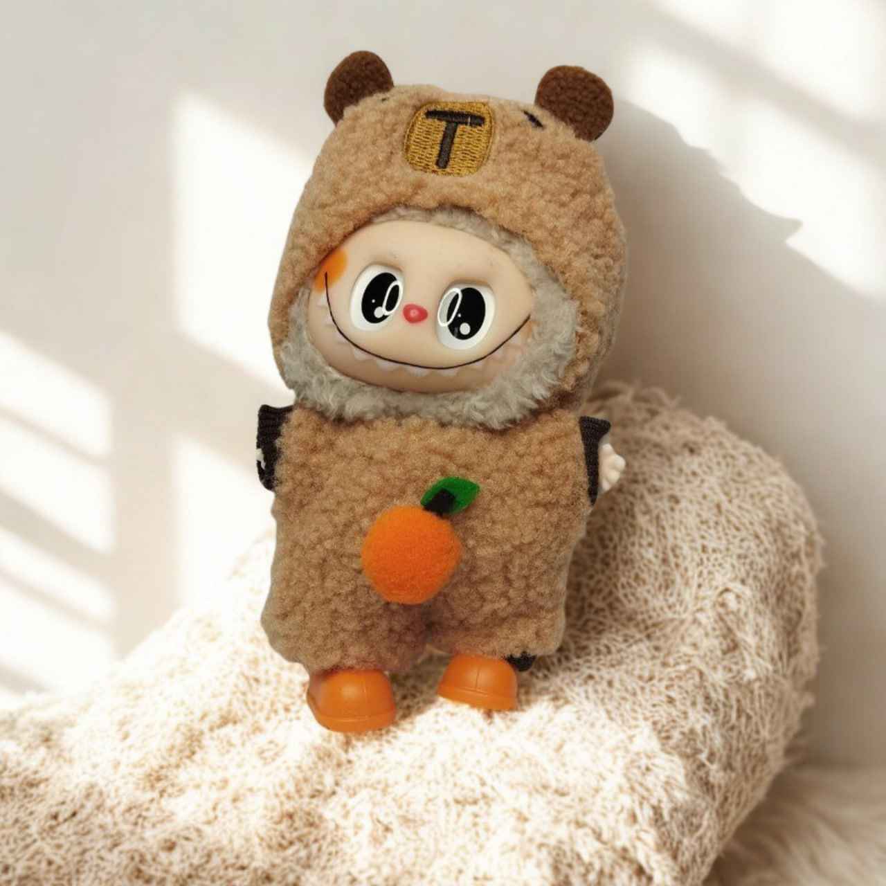 Labubu, готов за подвизи - Капи