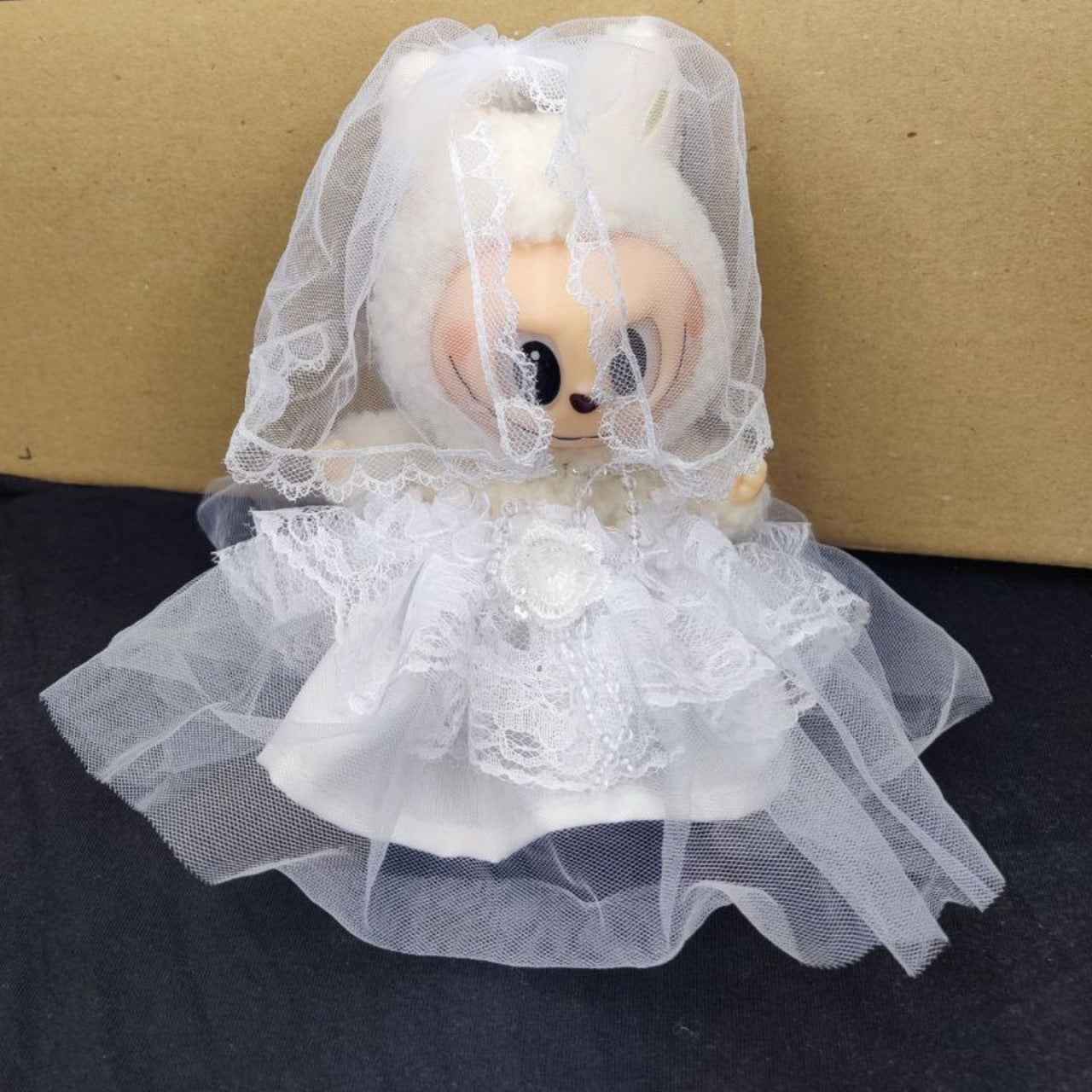Labubu, готов за сватба - комплект младоженци