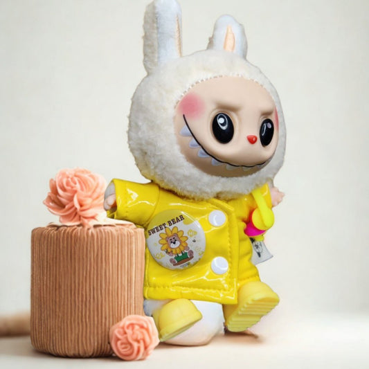 Labubu, готов за есента - Дъждостих