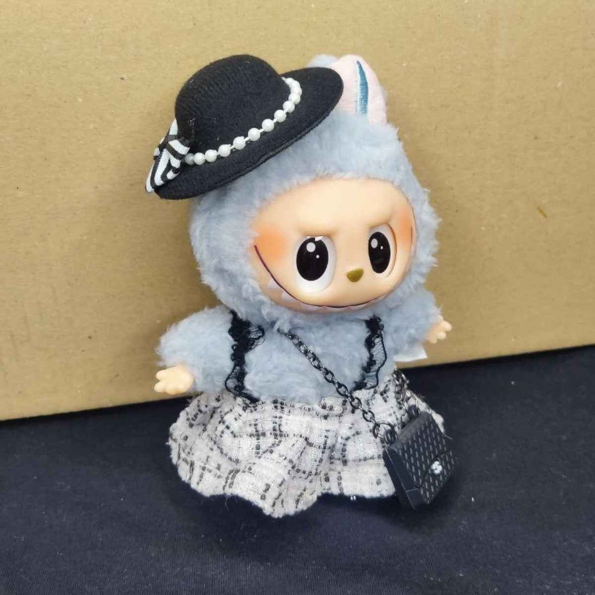 Labubu, готов за подвизи - Модна икона