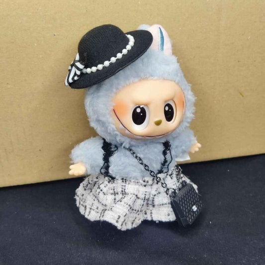 Labubu, готов за подвизи - Модна икона