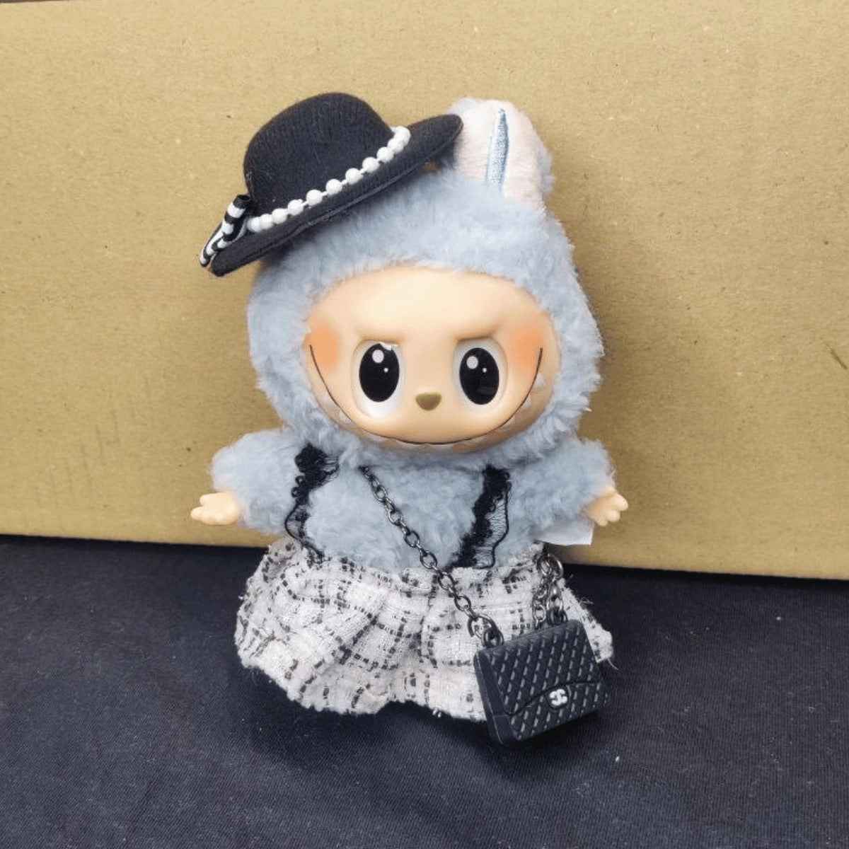 Labubu, готов за подвизи - Модна икона