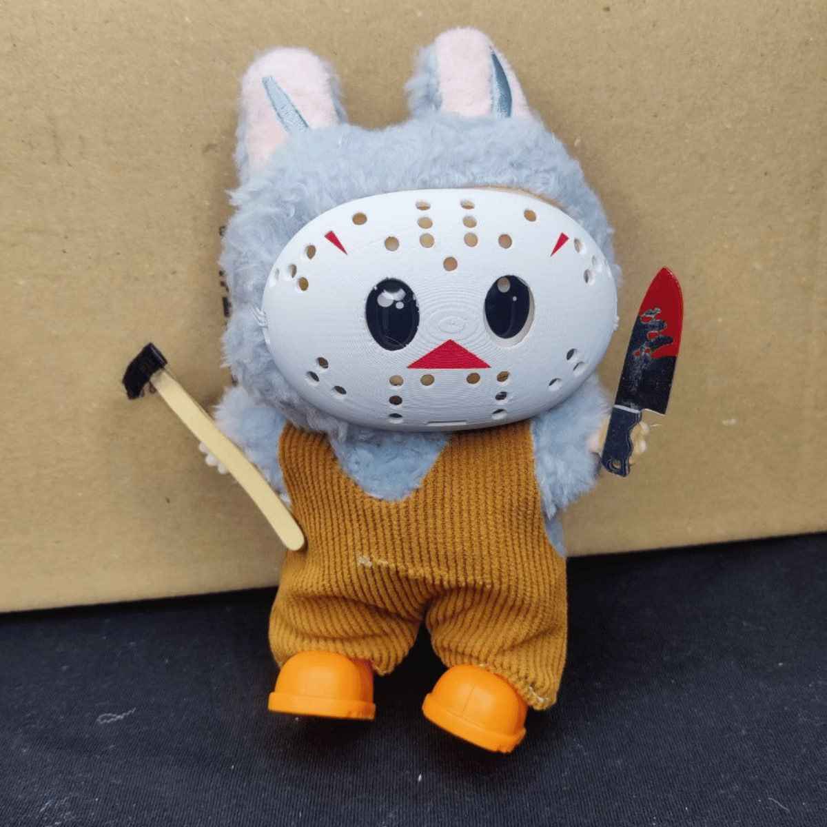 Labubu, готов за Halloween - Петък 13-и