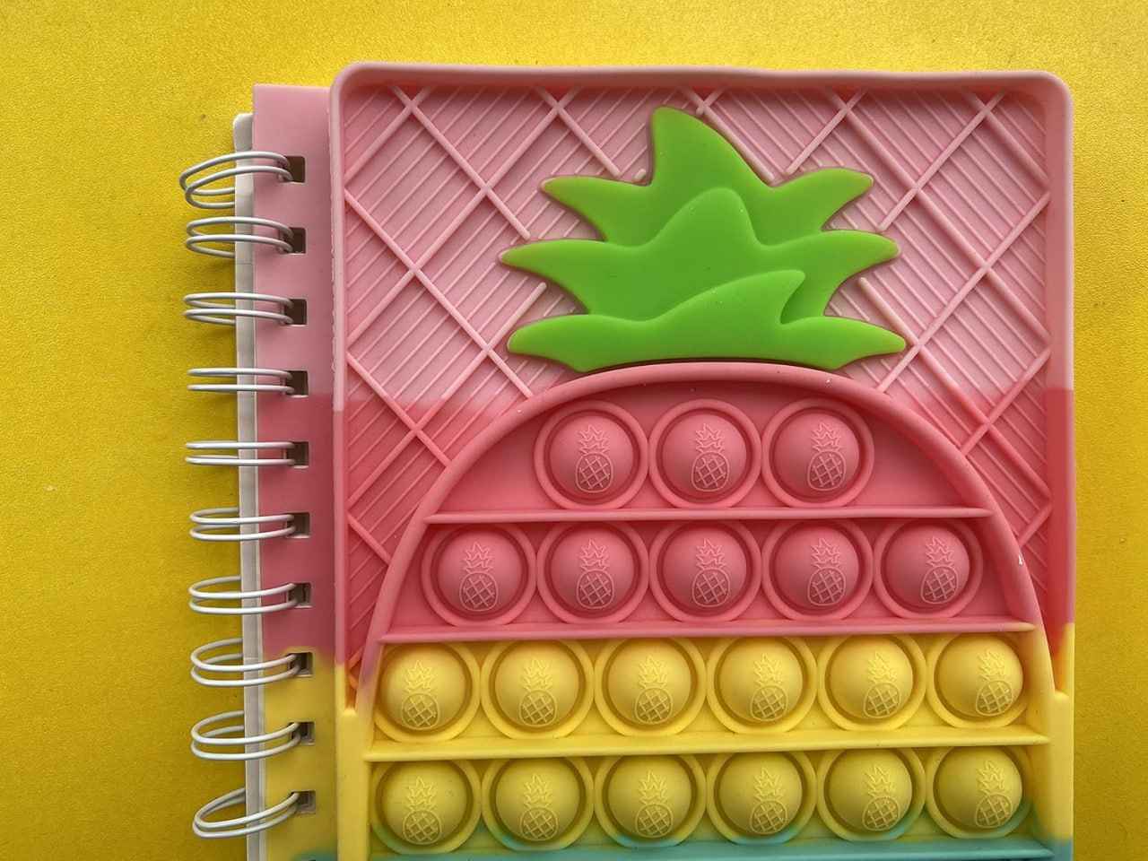 Pop It тефтер Ананас – цветен антистрес тефтер за деца и ученици