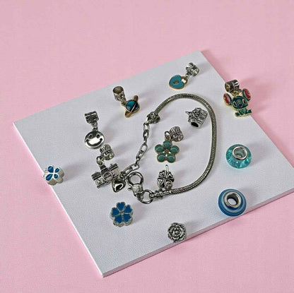 Адвент календар „Stitch Blind Box“ – 24 елегантни изненади