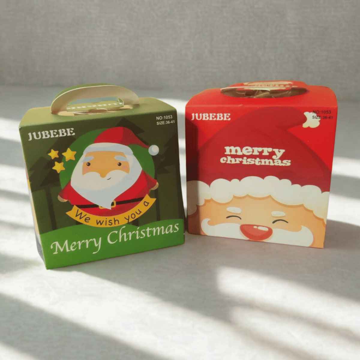 Коледен подаръчен комплект – 5 чифта тематични чорапи в луксозна кутия