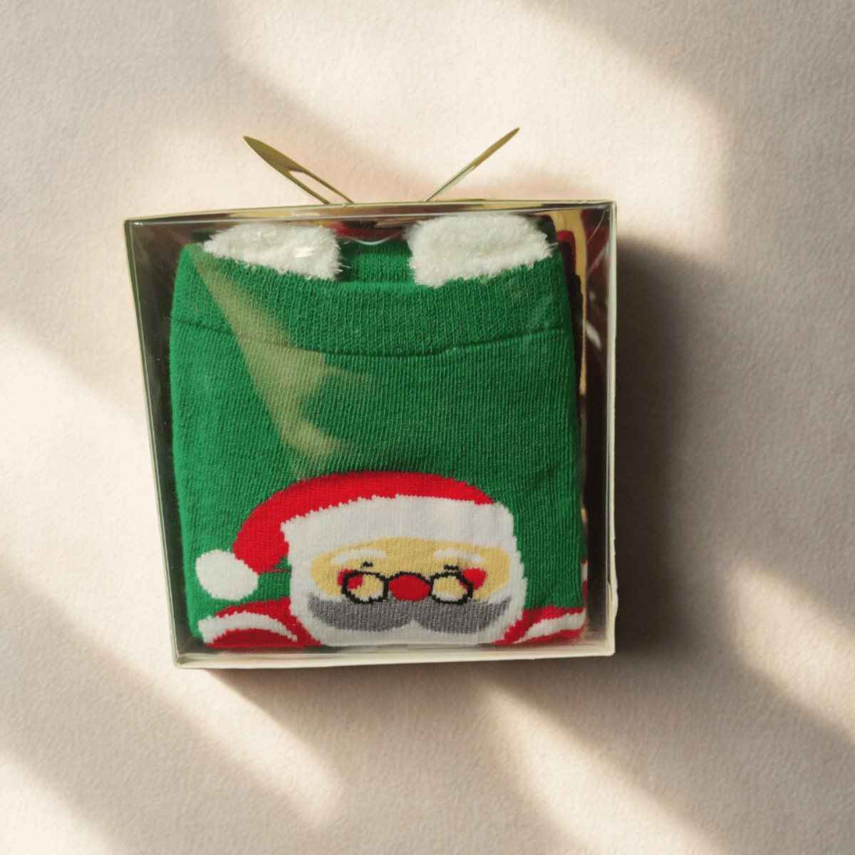 Коледен подаръчен комплект – 5 чифта тематични чорапи в луксозна кутия