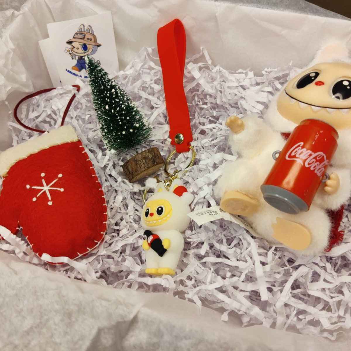 Коледен подаръчен комплект Labubu Christmas-Cola Box