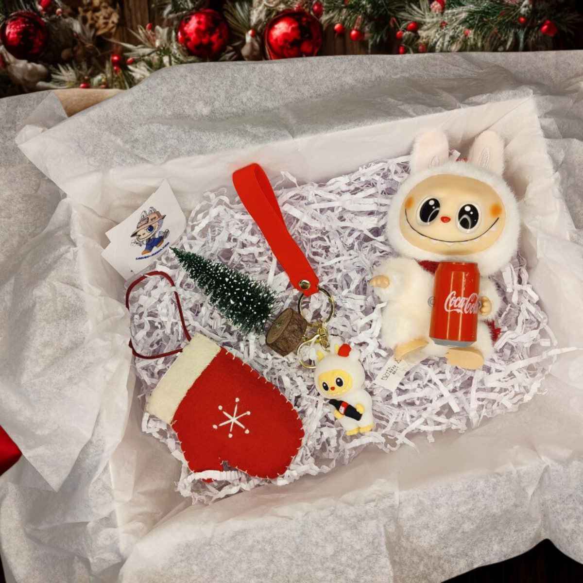 Коледен подаръчен комплект Labubu Christmas-Cola Box