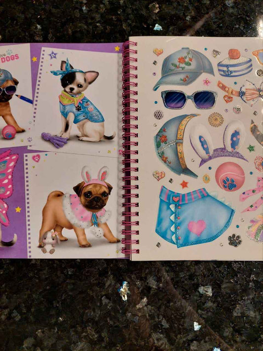 🐶✨ TOP Model Doggy – Книжка за обличане и декориране с 140 стикера