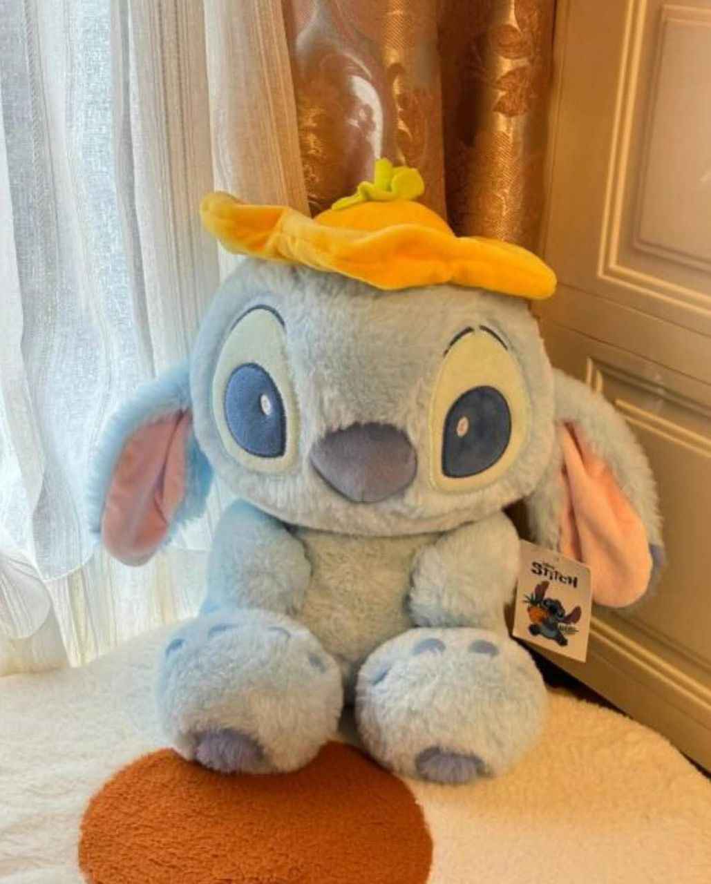 Плюшена играчка Стич с есенна тиквена шапка – 50 см