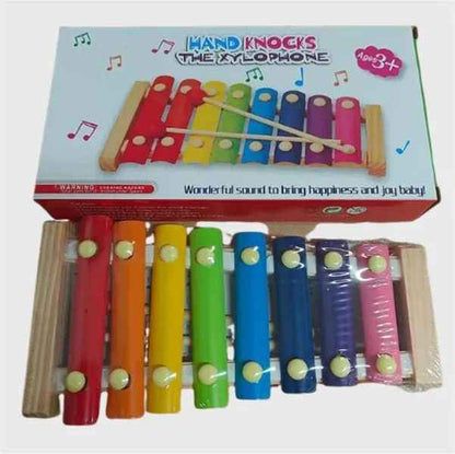 Дървен детски ксилофон – музикален инструмент в дъга от цветове