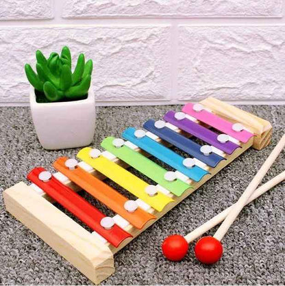 Дървен детски ксилофон – музикален инструмент в дъга от цветове