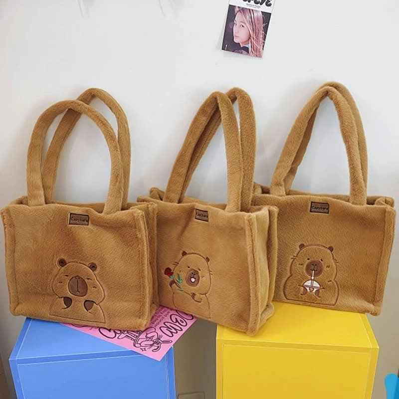 Плюшена капибара чанта Розизичка – мекота, която носиш навсякъде