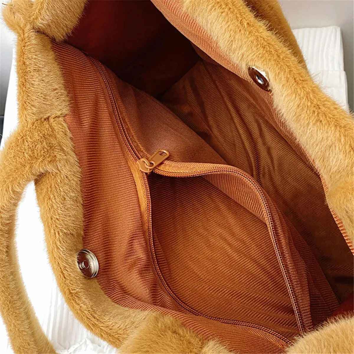 Плюшена капибара чанта Розизичка – мекота, която носиш навсякъде