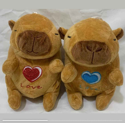 🐾 Плюшена Капибара LOVE Edition – 20 см (Червено или Синьо сърце)
