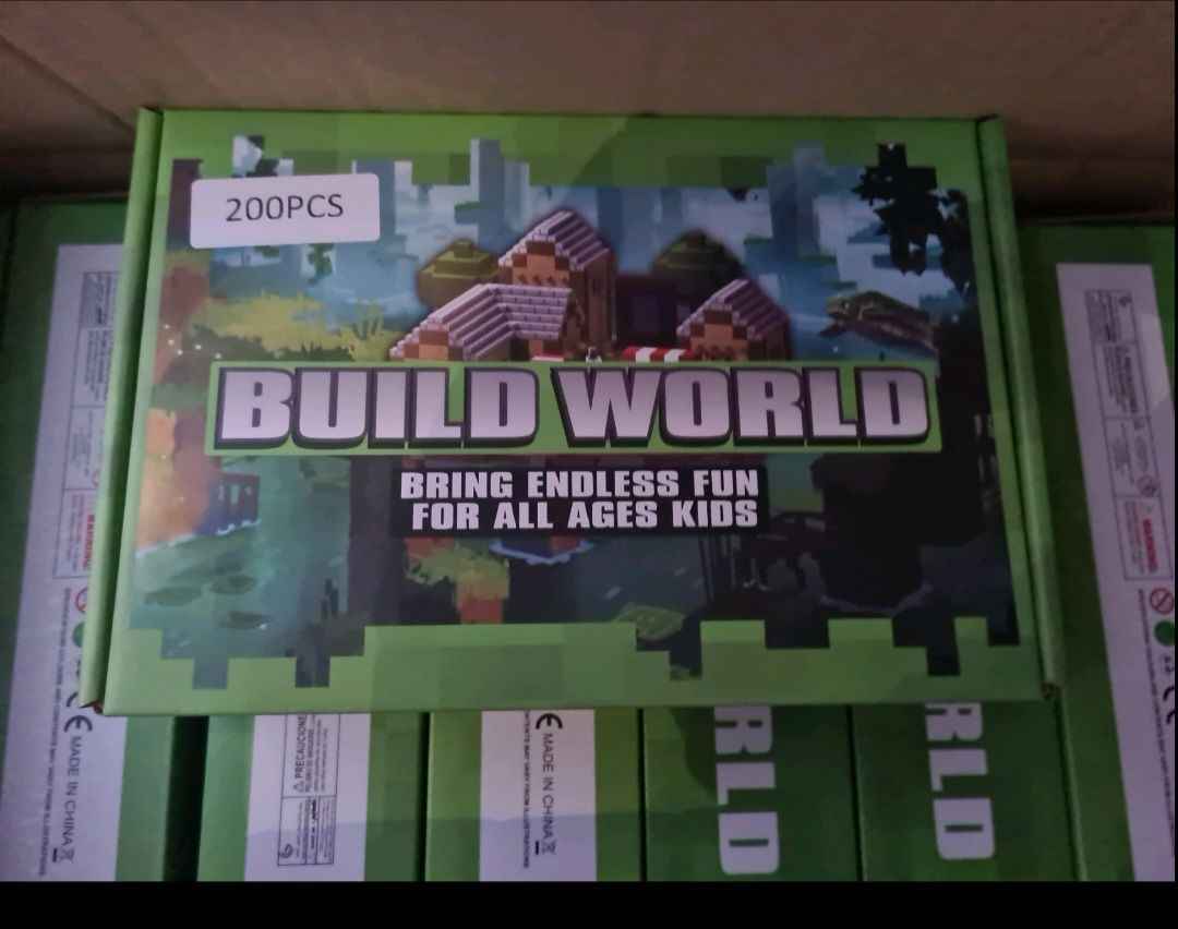 Детски строителен конструктор Build World – 200 части