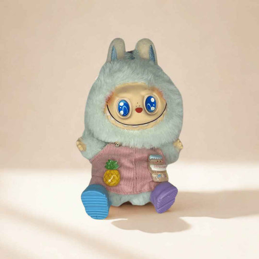 Labubu, готов за подвизи - Ананас