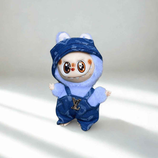 Labubu, готов за подвизи - Лари