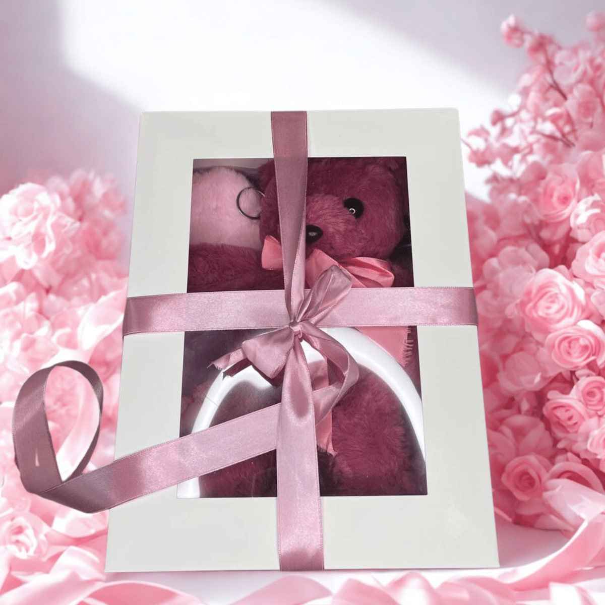 Подаръчна кутия „Любов“ – плюшена играчка по избор