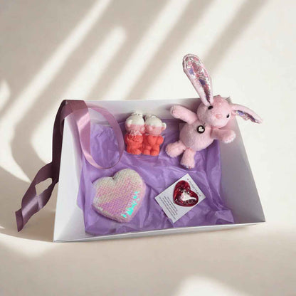 Подаръчна кутия „Любов“ – плюшена играчка по избор