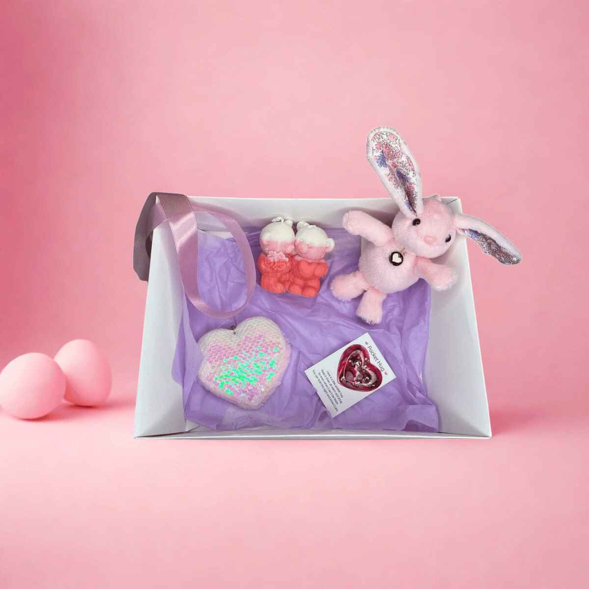 Подаръчна кутия „Любов“ – плюшена играчка по избор