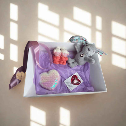 Подаръчна кутия „Любов“ – плюшена играчка по избор