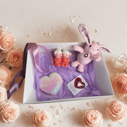 Подаръчна кутия „Любов“ – плюшена играчка по избор