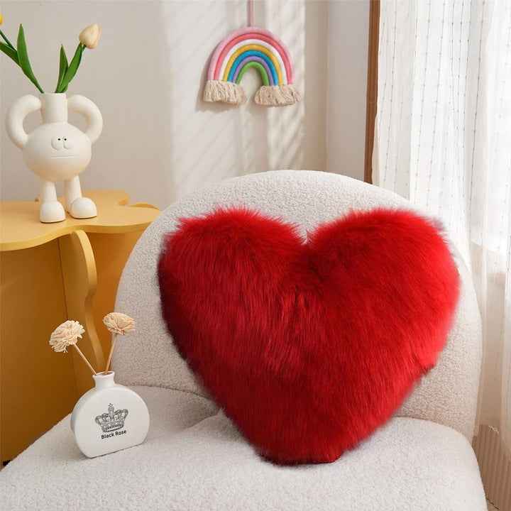 Пухкава декоративна възглавница във формата на сърце – 50 см