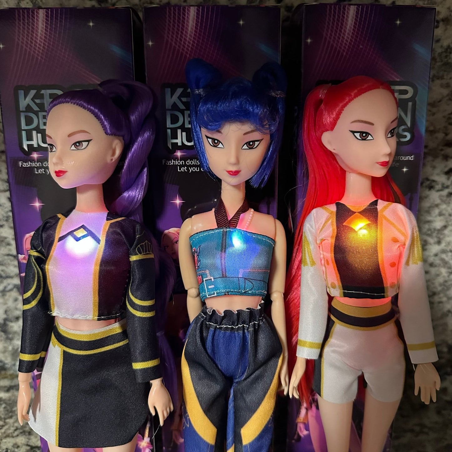 Пеещи K-POP Demon Hunters кукли 30 см – светещо сърце и музика