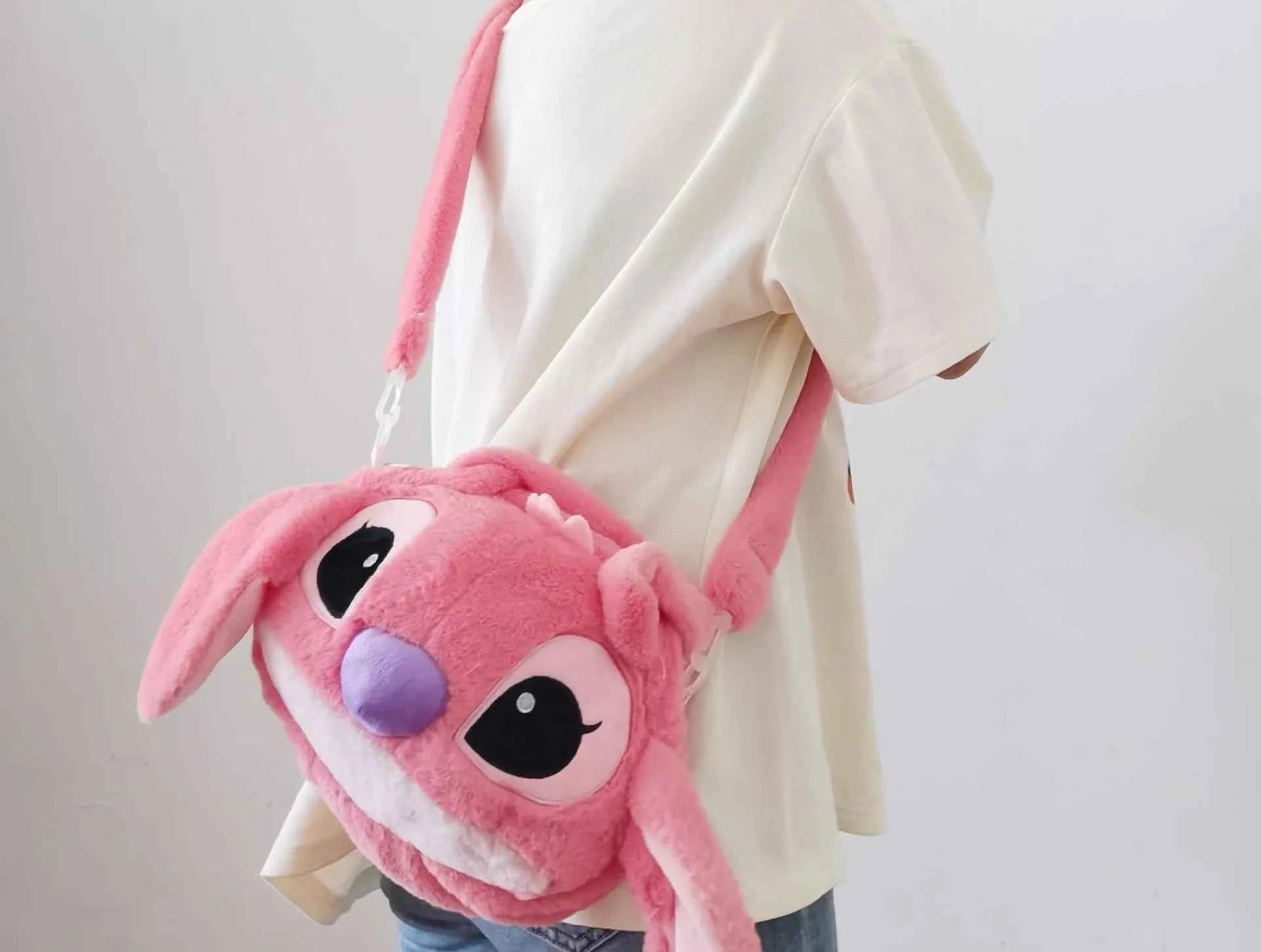 Плюшена кросбоди-чанта Stitch – мека, удобна и забавна