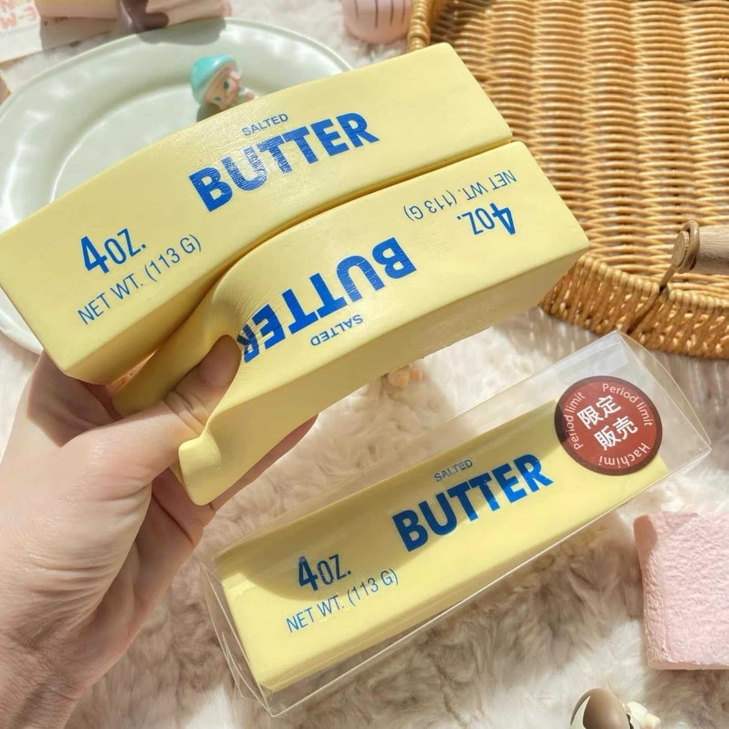 ръка мачка скуиши бътър. Squishy butter - жълта антистрес играчка